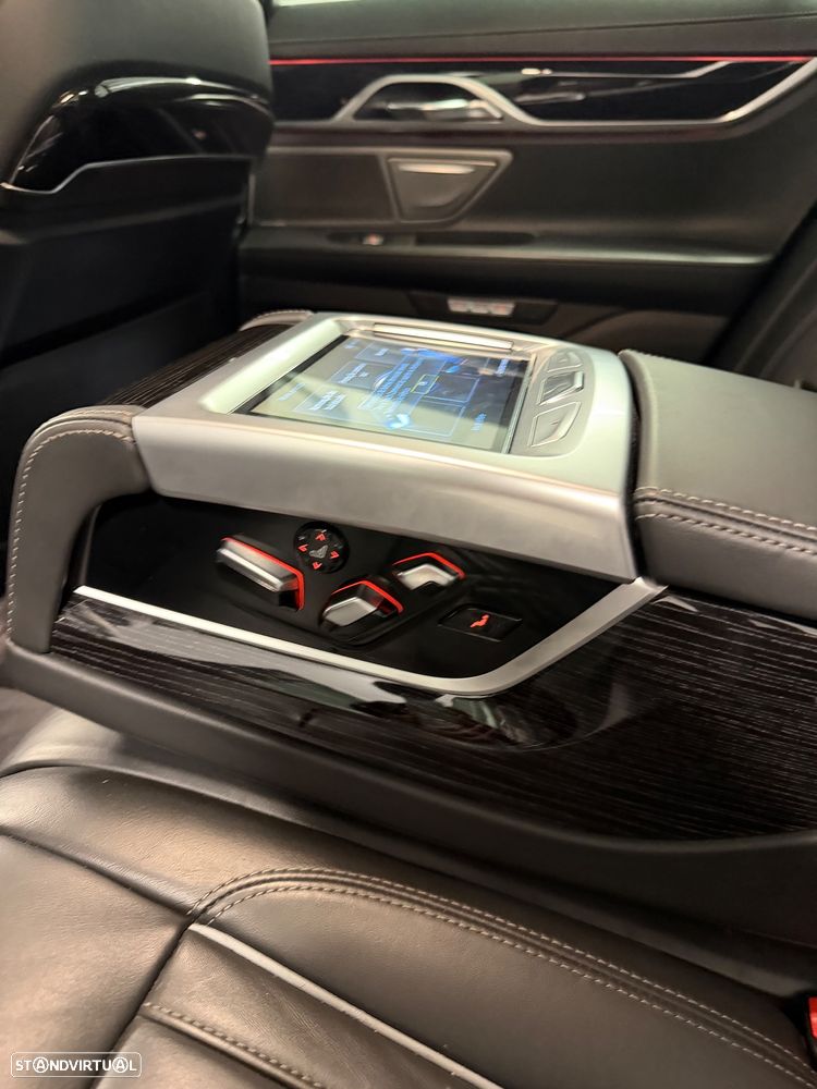 BMW 740 d xDrive Pack M - 17