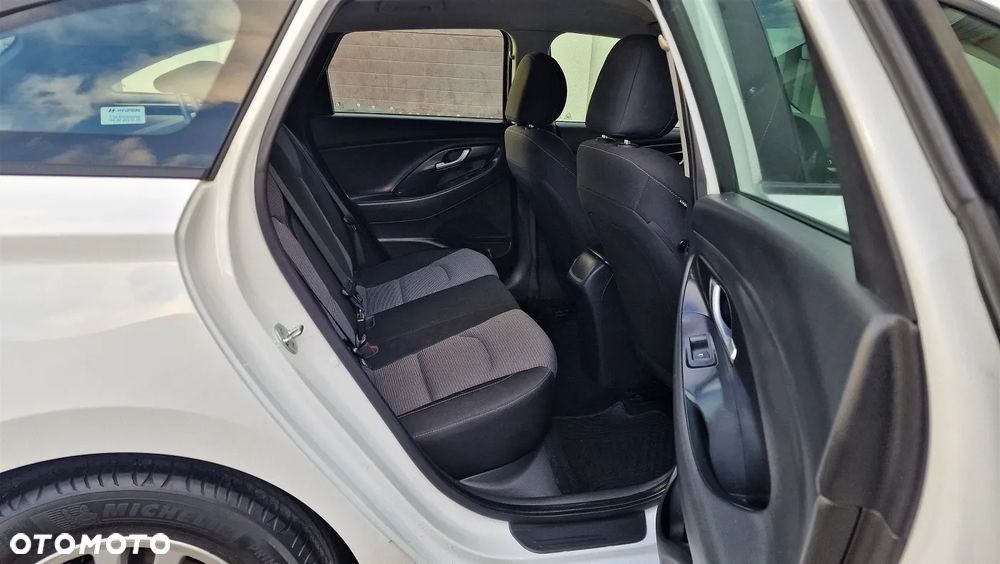 Hyundai i30 1.6 D Classic + - 12