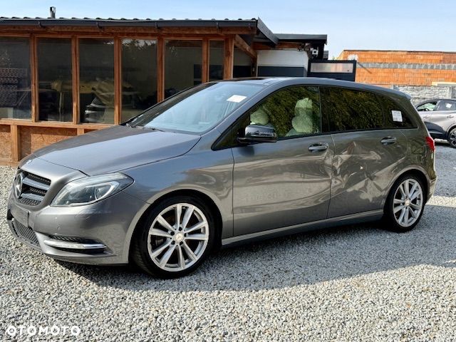 Mercedes-Benz Klasa B 200 7G-DCT AMG Line - 4
