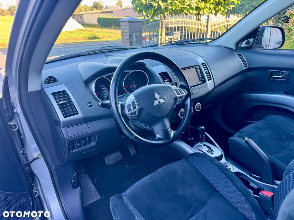 Mitsubishi Outlander 2.4 4WD CVT Instyle - 12