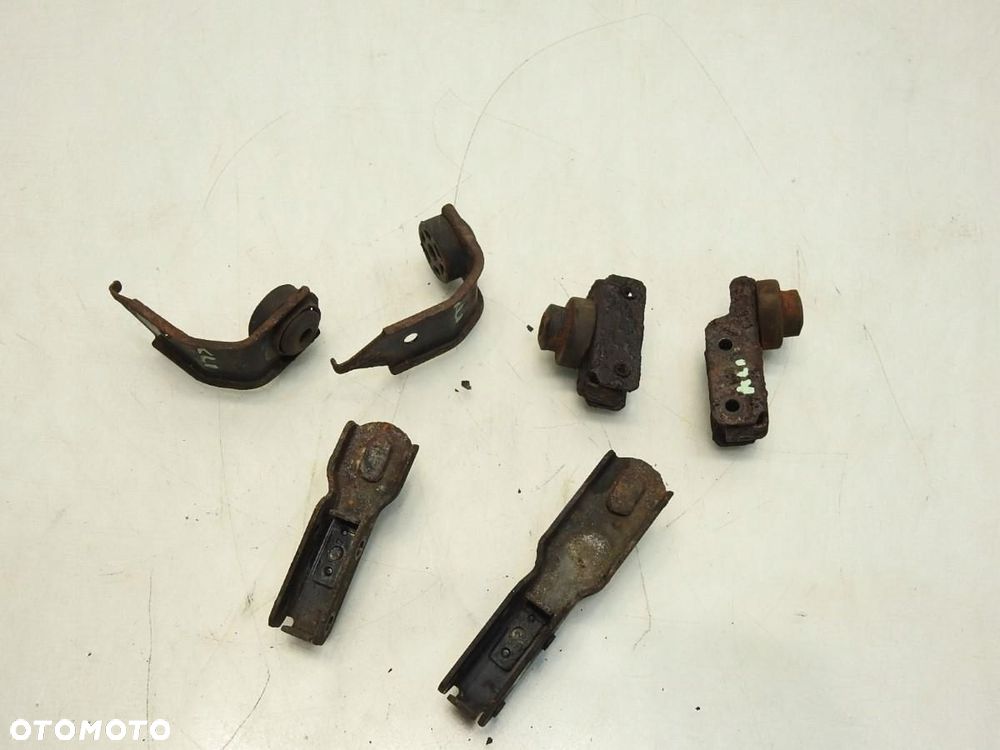 UCHWYT MOCOWANIE CHŁODNICY KLIMATYZACJI HONDA CR-V II 2.0 I-VTEC - 3