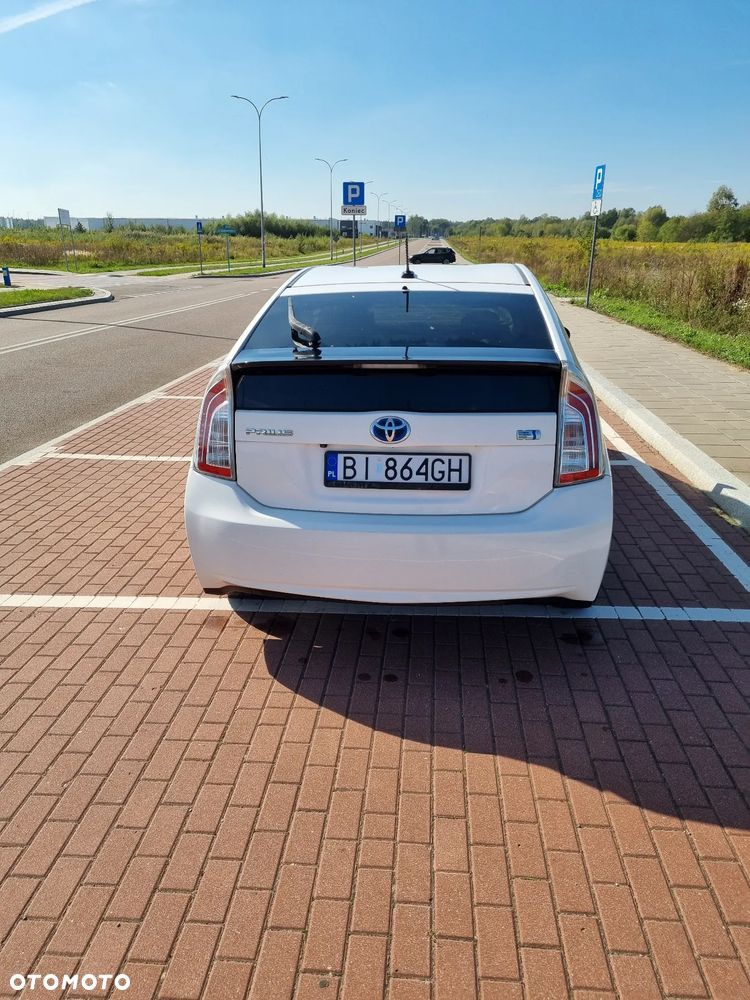 Toyota Prius (Hybrid) - 8