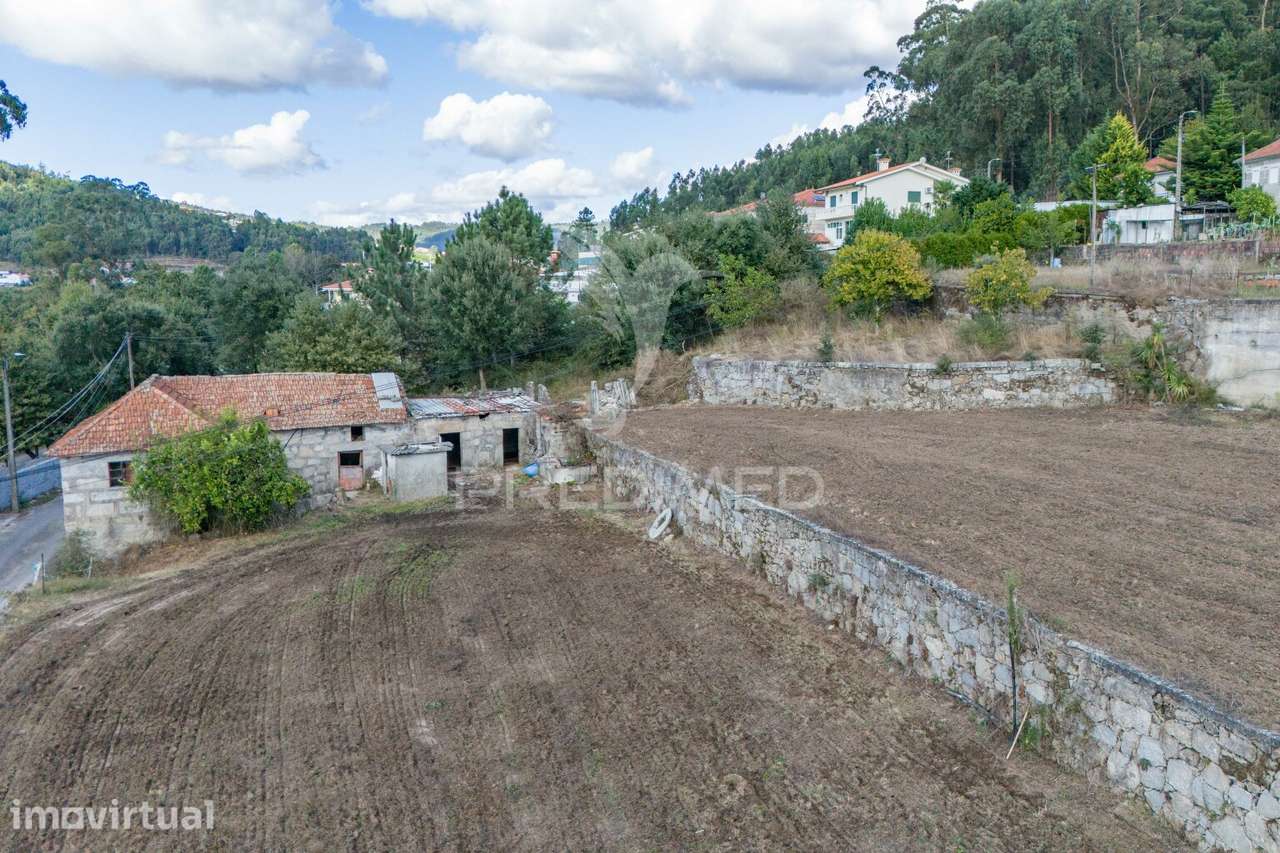 TERRENO PARA CONSTRUÇÃO COM CASA PARA RESTAURO (4330M2) - Grande imagem: 5/31