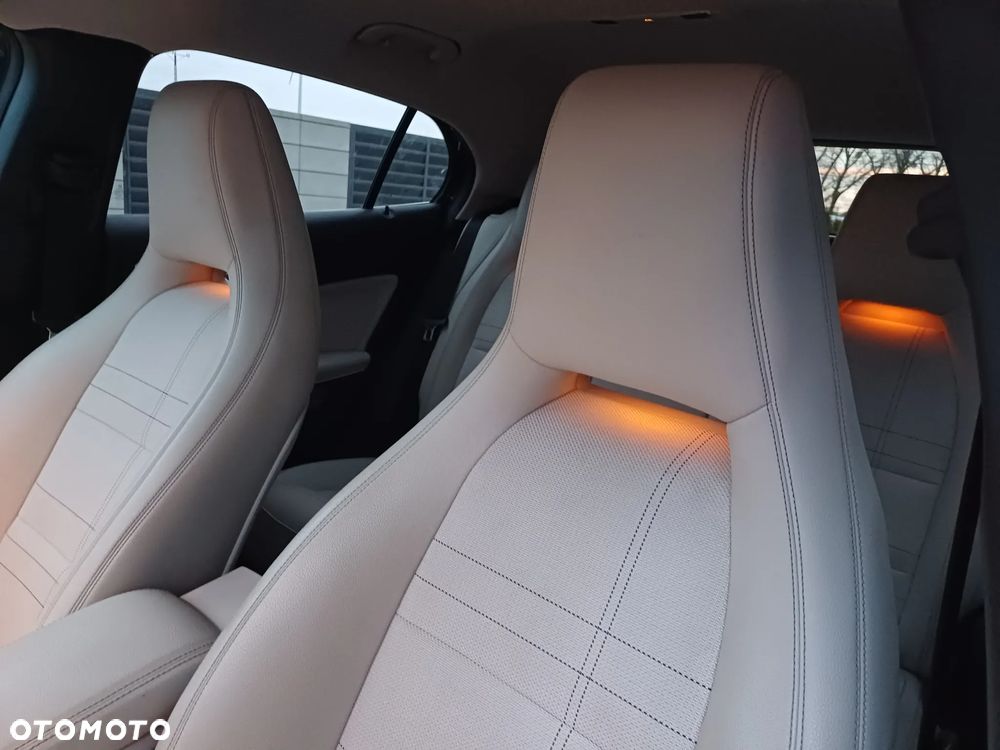 Mercedes-Benz GLA 200 - 14