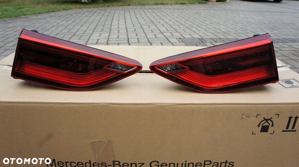 TYLNA LEWA PRAWA LAMPA VW GOLF VIII LED HATCHBACK - 1