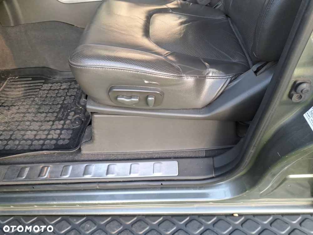 Nissan Pathfinder 2.5 D LE - 17