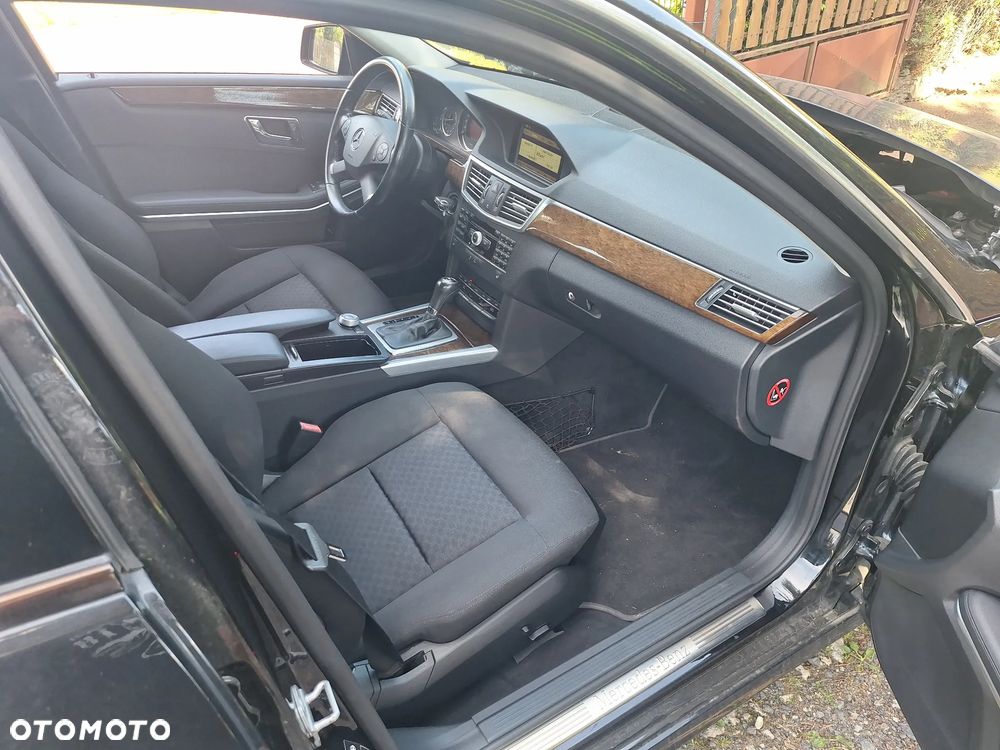 Mercedes-Benz Klasa E 250 CGI BlueEffICIENCY Avantgarde - 11