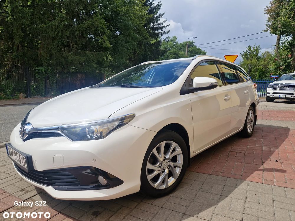 Toyota Auris 1.6 Premium Comfort - 4