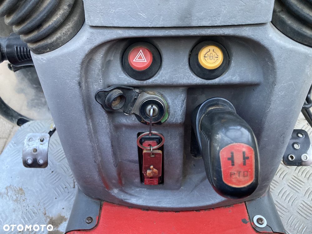 Massey Ferguson MF 2415 - 10