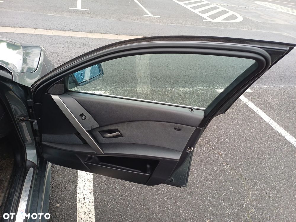 BMW Seria 5 520i - 11