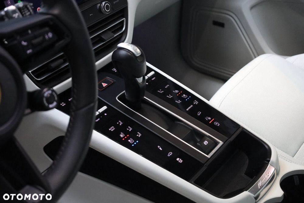 Porsche Macan - 12