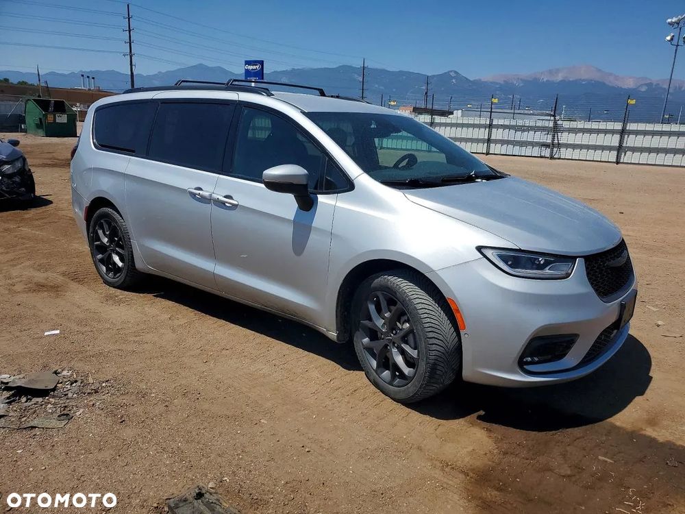 Chrysler Pacifica - 1