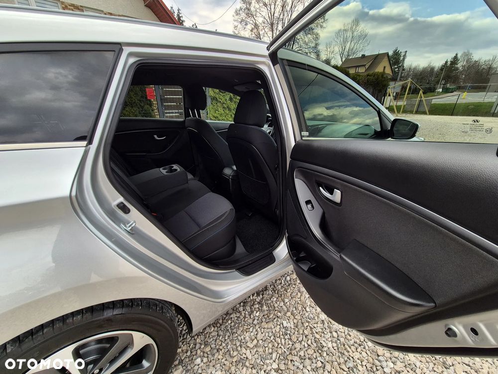 Hyundai i30 blue Kombi 1.6 GDi Passion - 35