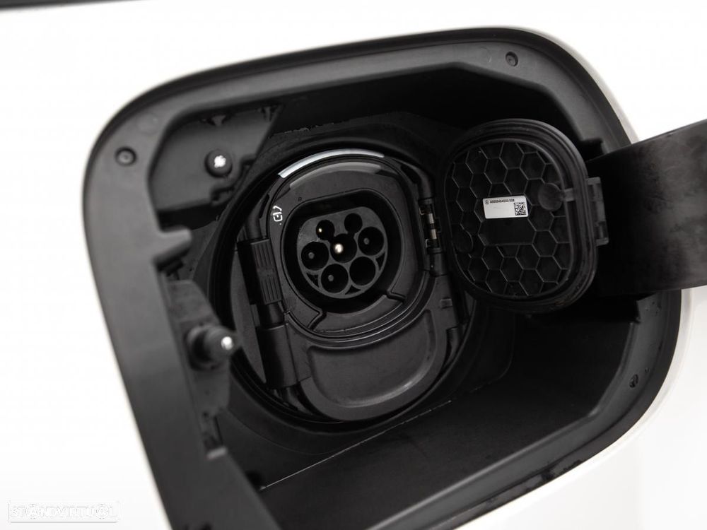 Mercedes-Benz CLA 250 e Shooting Brake AMG Line - 13