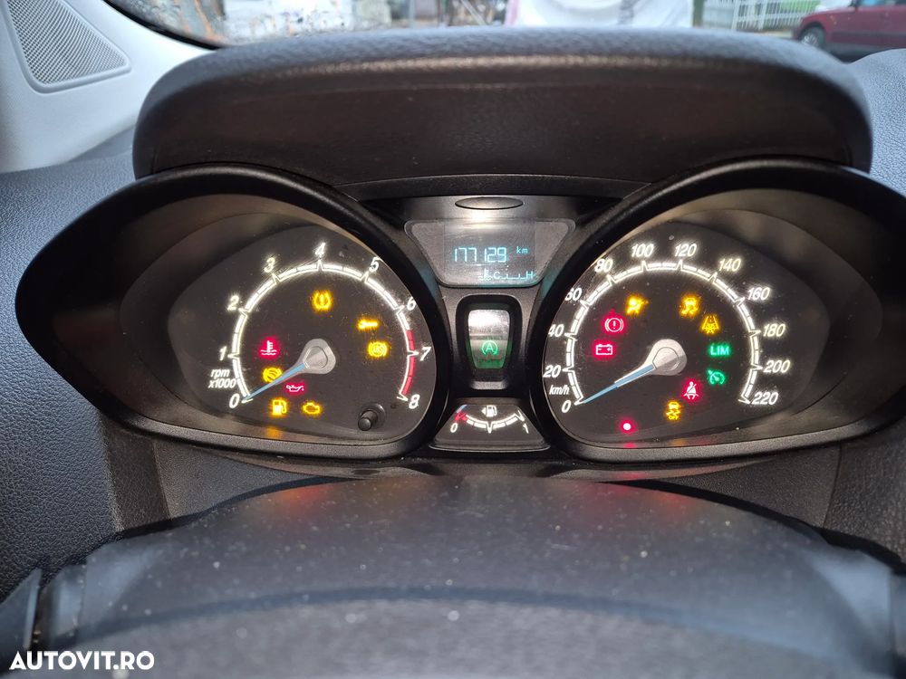 Ford Transit Courier - 20