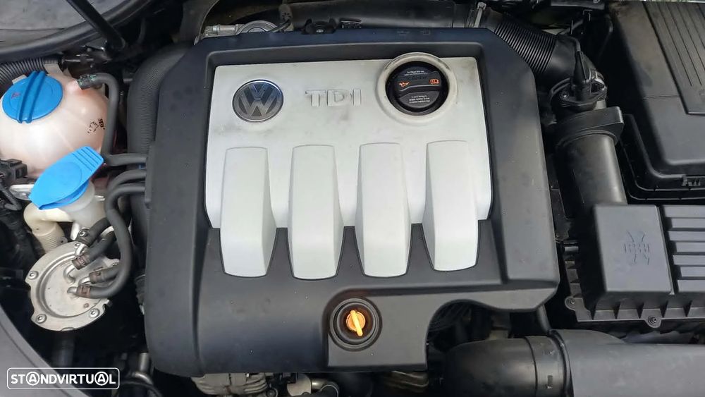 VW Jetta 1.9 TDi Confortline - 12