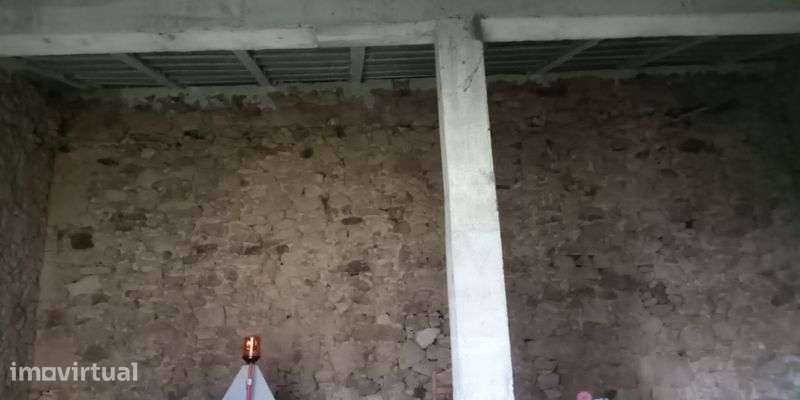 Vendo armazém  Paredes Robustas de Granito e telhado novo - Grande imagem: 2/6