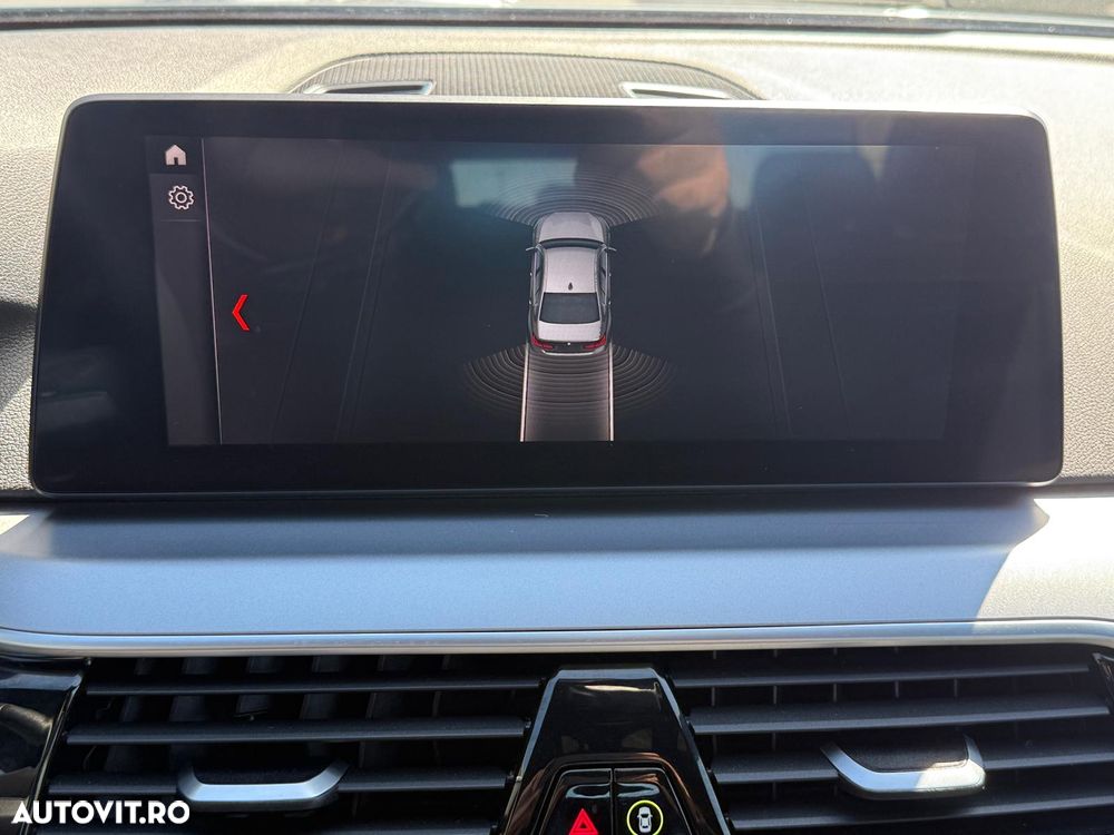 BMW Seria 5 520d Sport Line - 31
