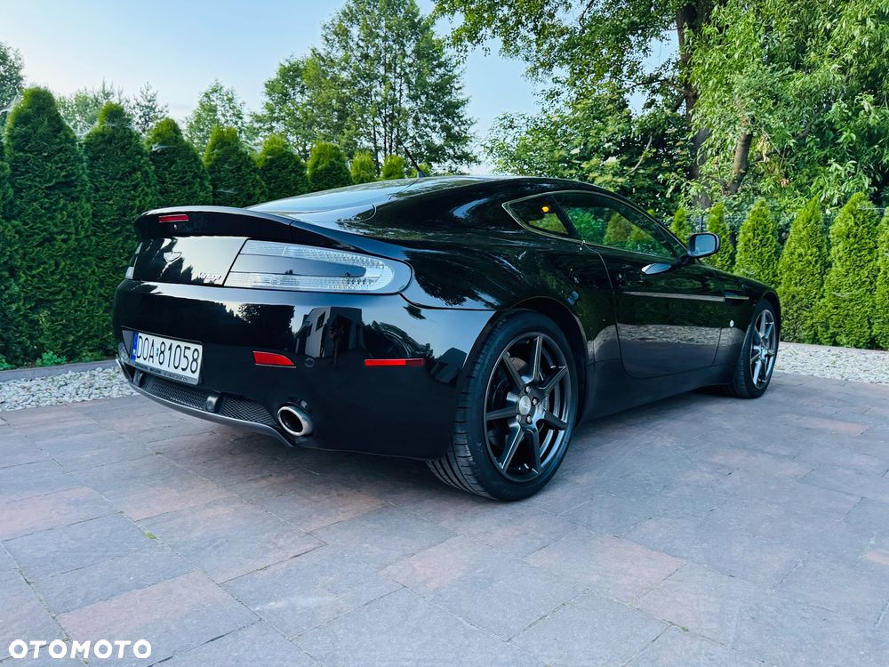 Aston Martin V8 Vantage - 2