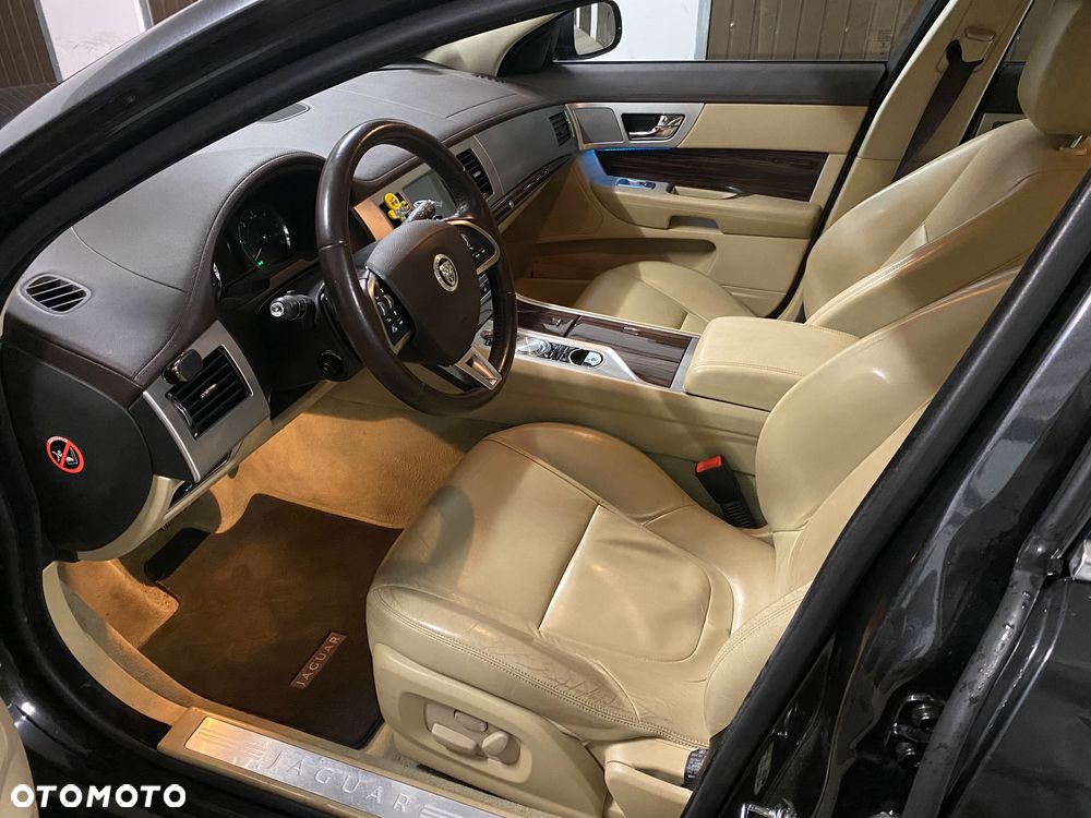 Jaguar XF - 14