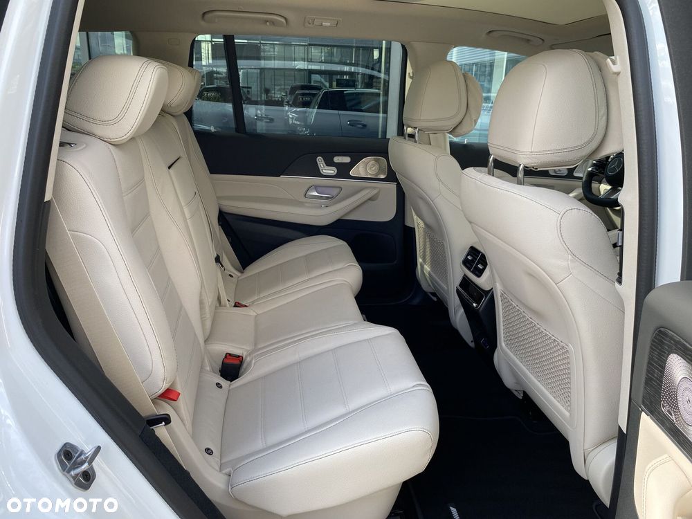 Mercedes-Benz GLS - 31