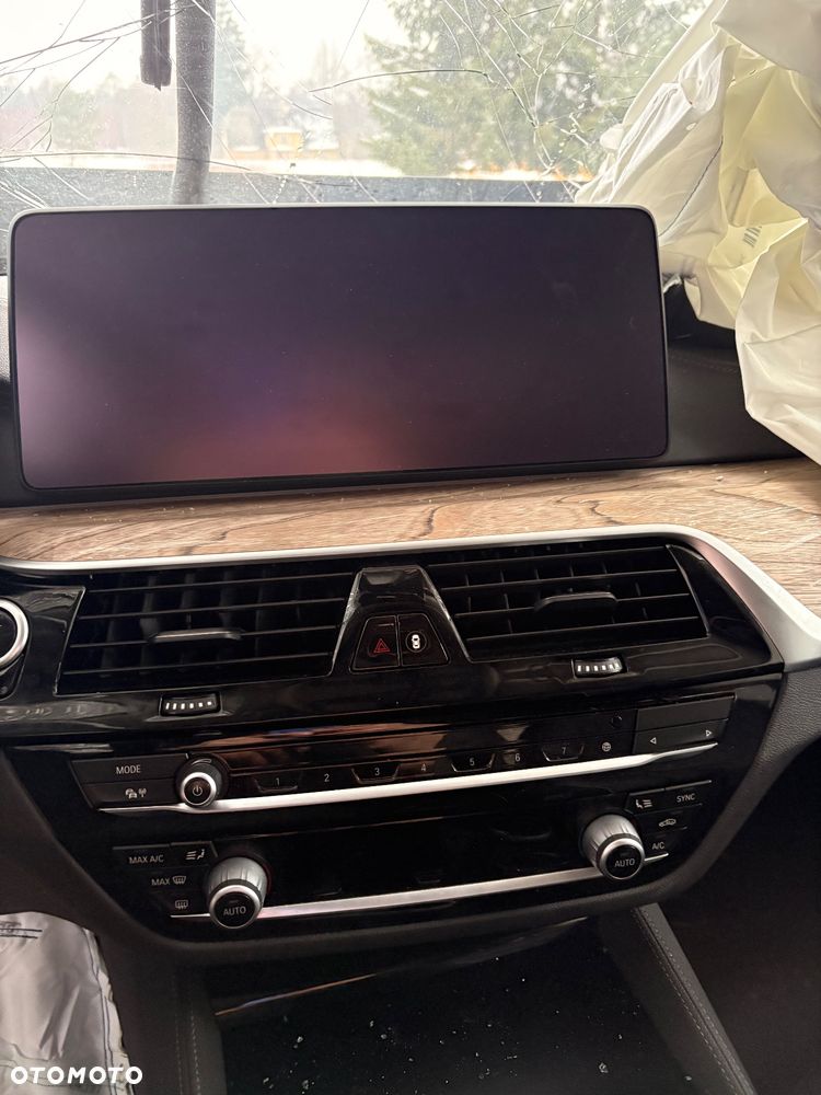 BMW Seria 5 530e xDrive Luxury Line sport - 9