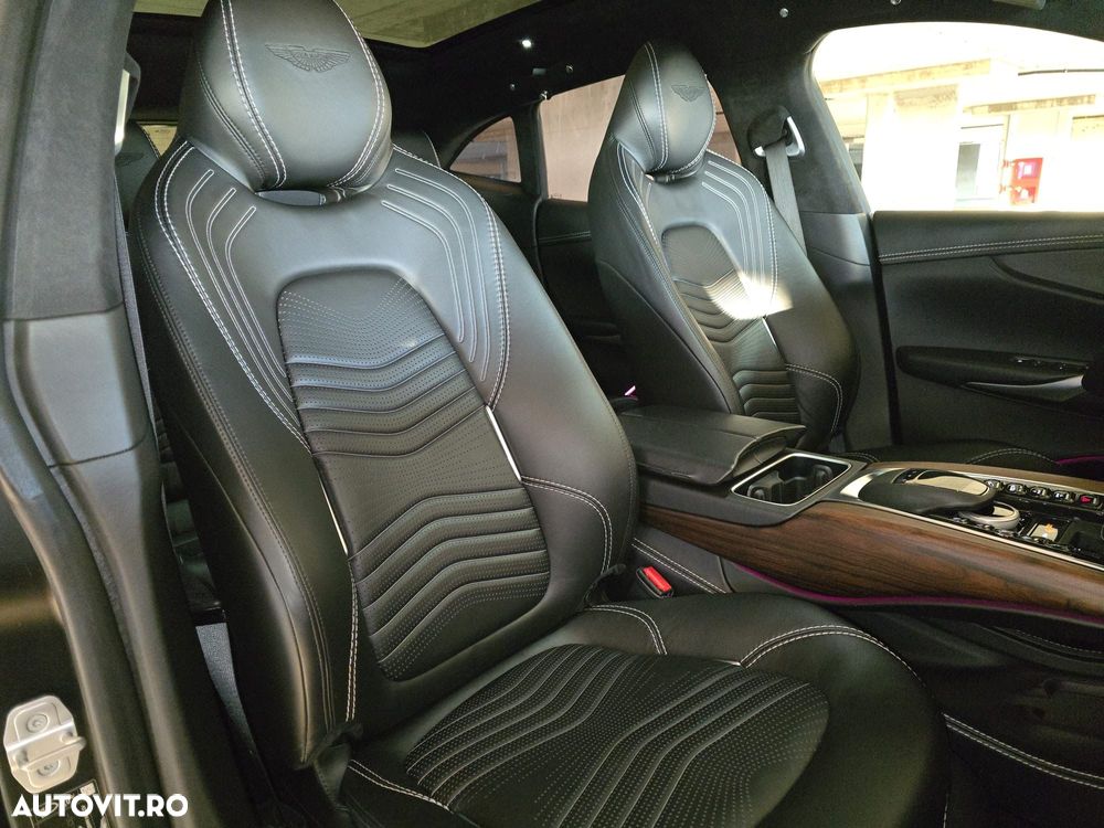 Aston Martin DBX - 20