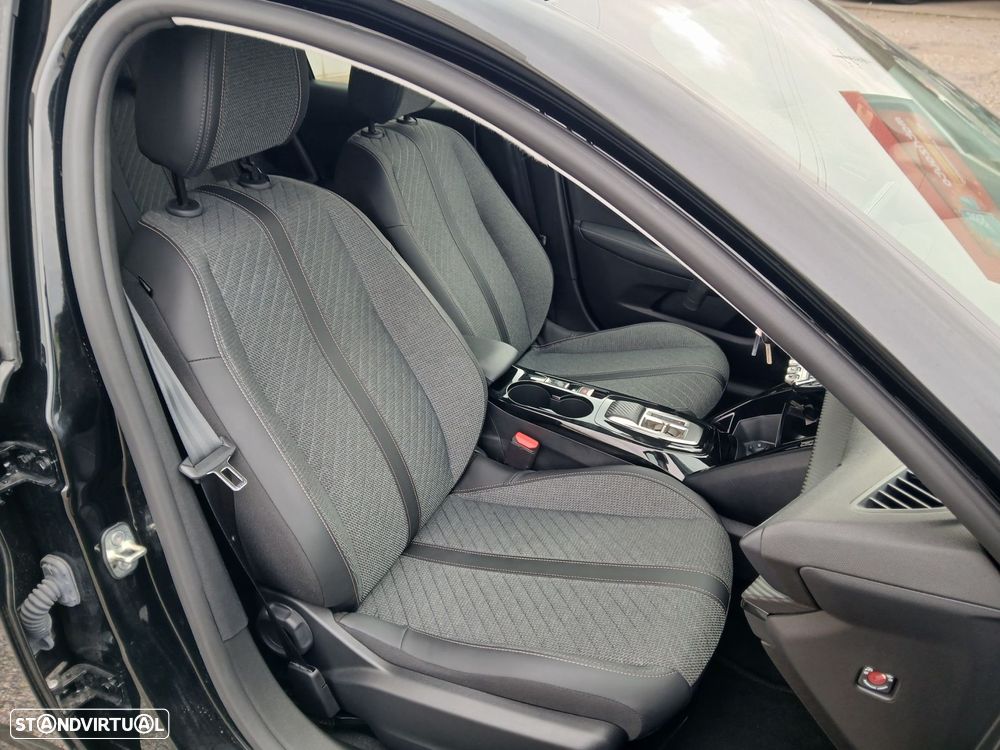 Peugeot 208 1.2 Hybrid Allure e-DCS6 - 15