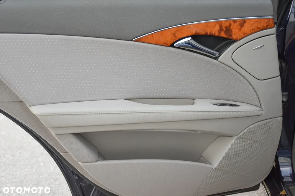 Mercedes-Benz Klasa E 500 4-Matic Avantgarde - 36