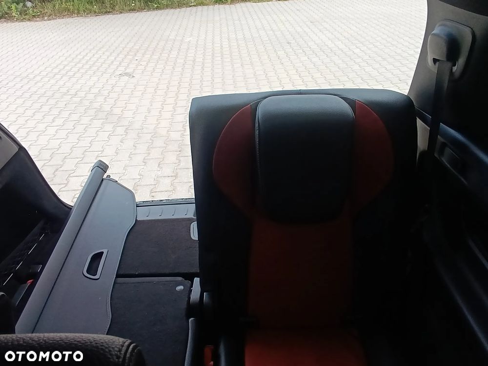 Mercedes-Benz GLB - 21