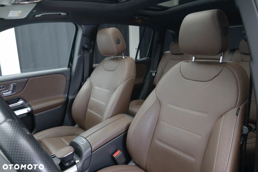 Mercedes-Benz GLB - 16