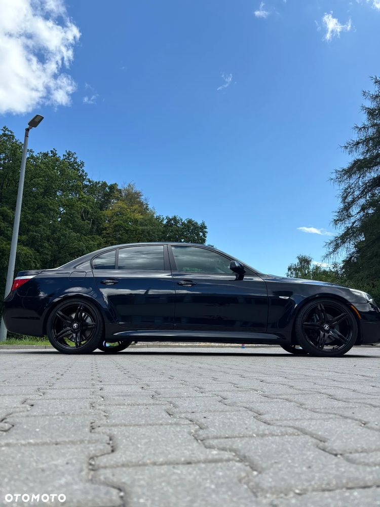 BMW Seria 5 550i - 13