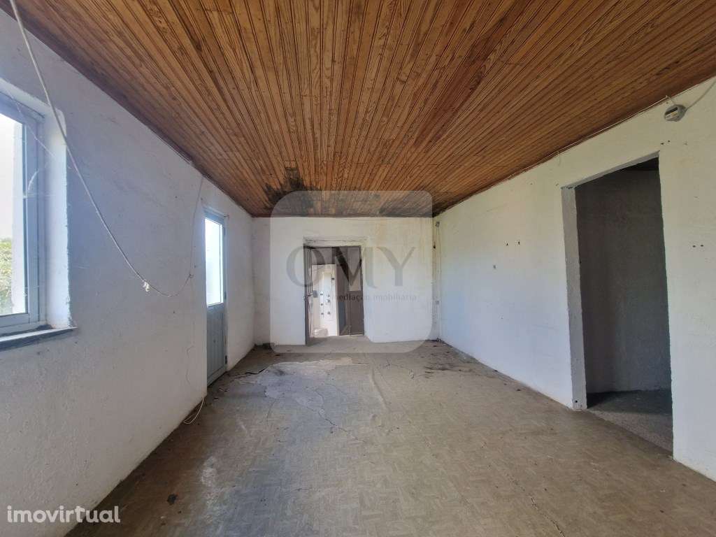 Moradia de Rés do Chão e Andar para Reconstruir - Grande imagem: 2/14