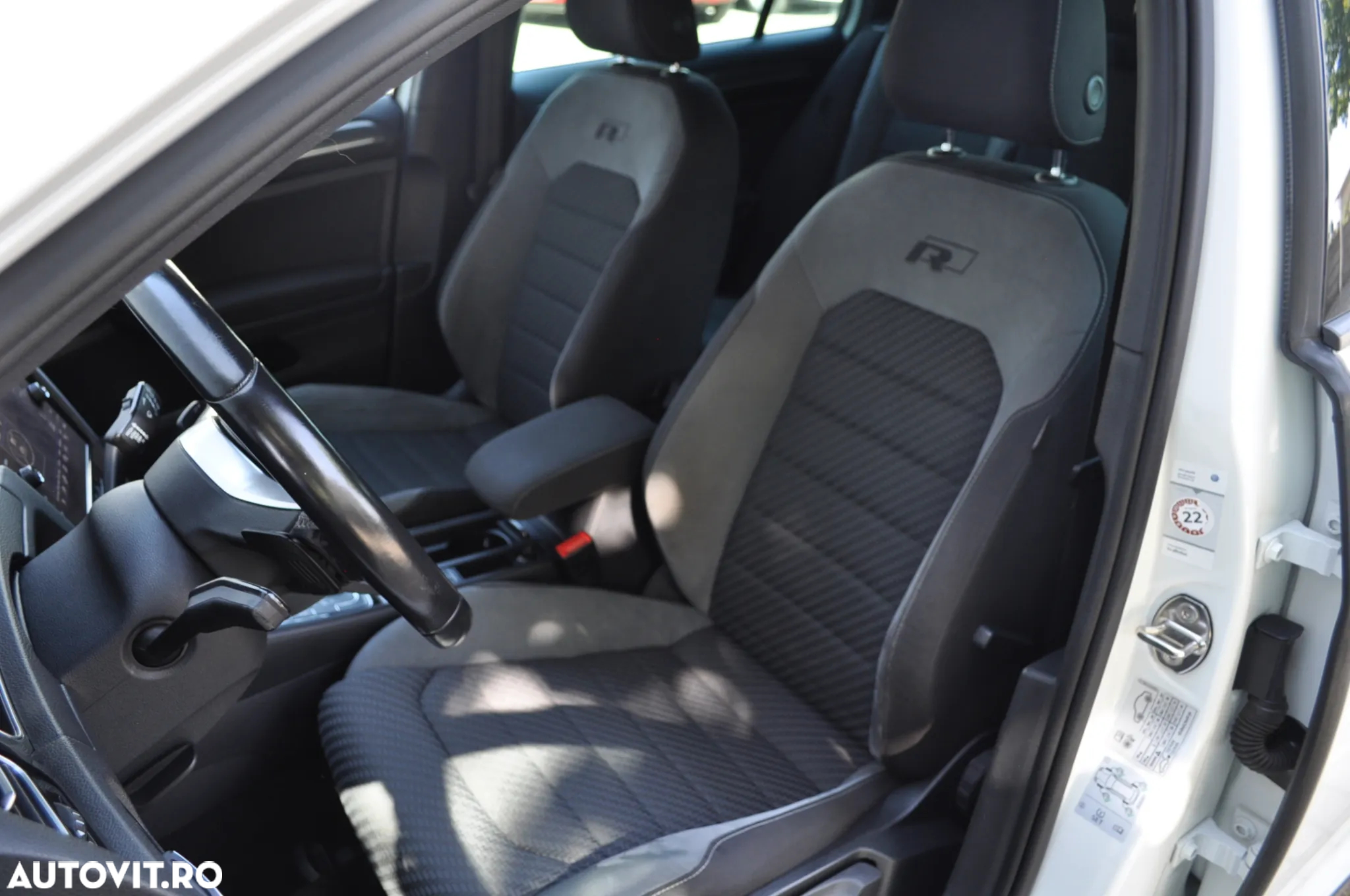 Volkswagen Golf 2.0 TDI DSG R-Line - 30