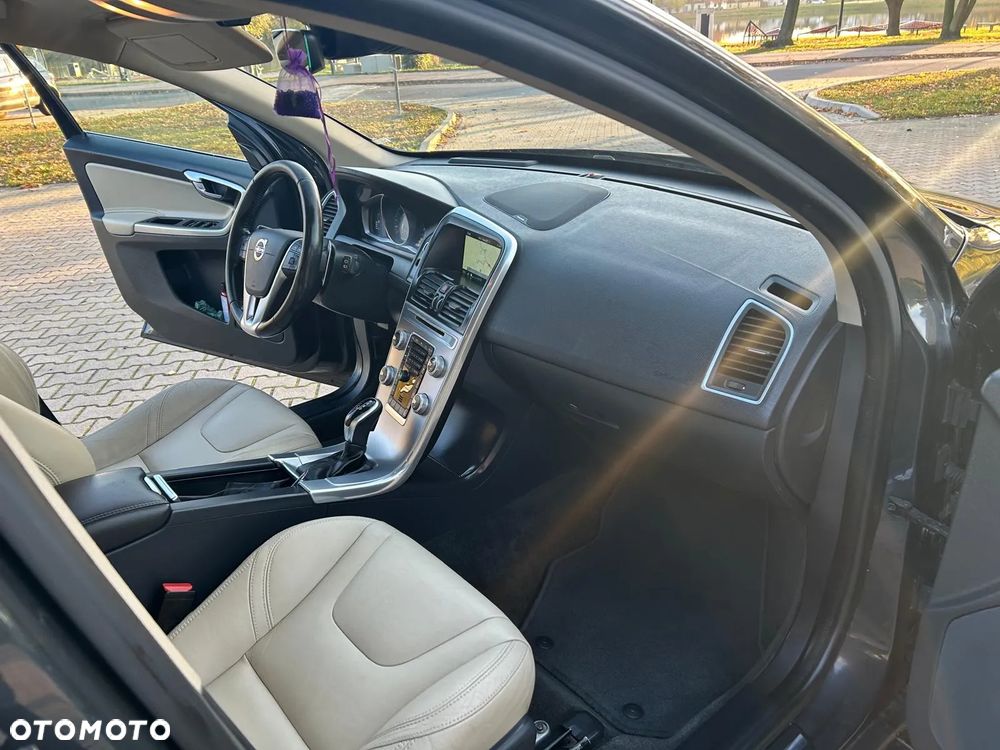 Volvo XC 60 D5 AWD Summum - 17