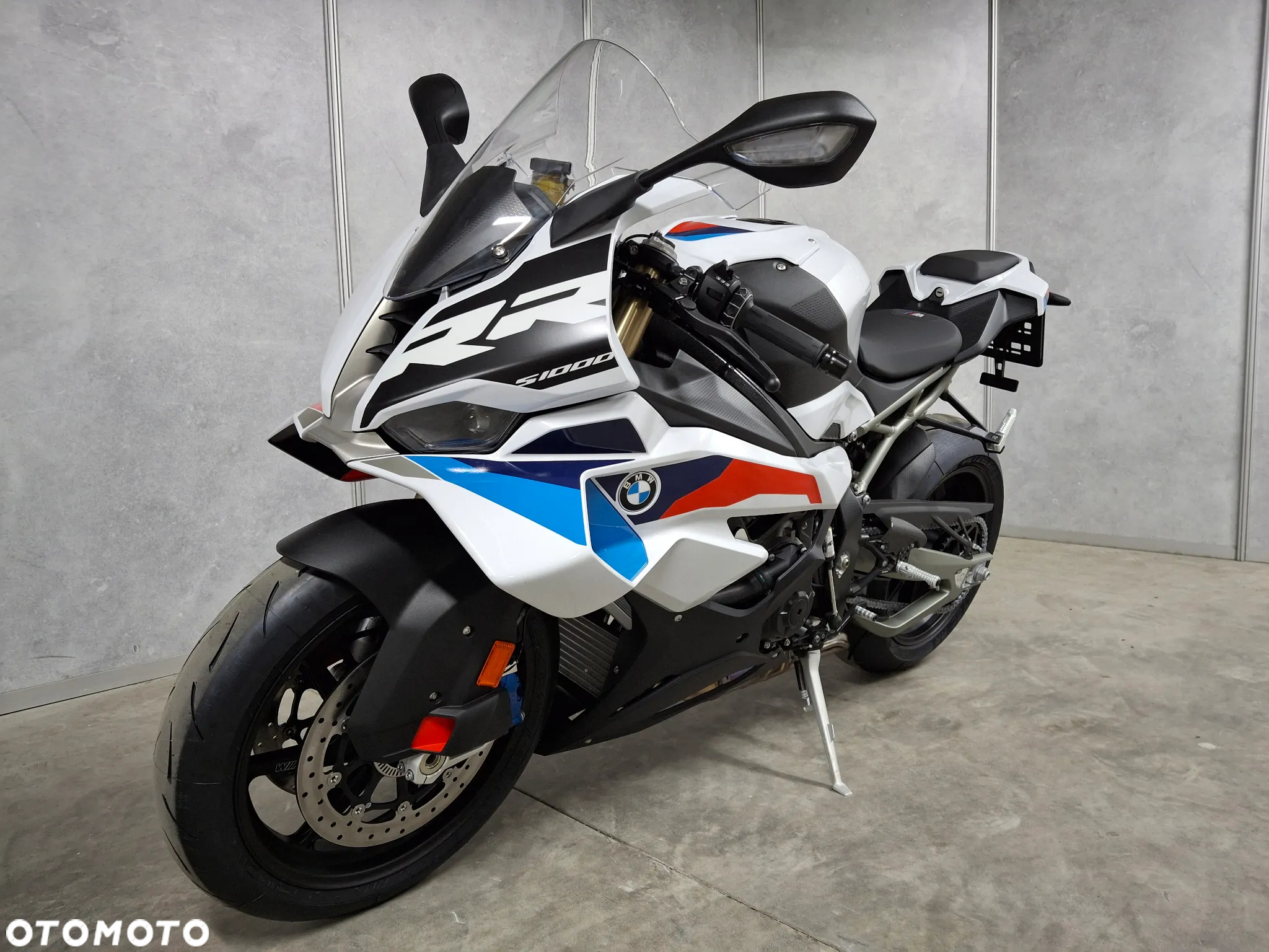 BMW S - 4