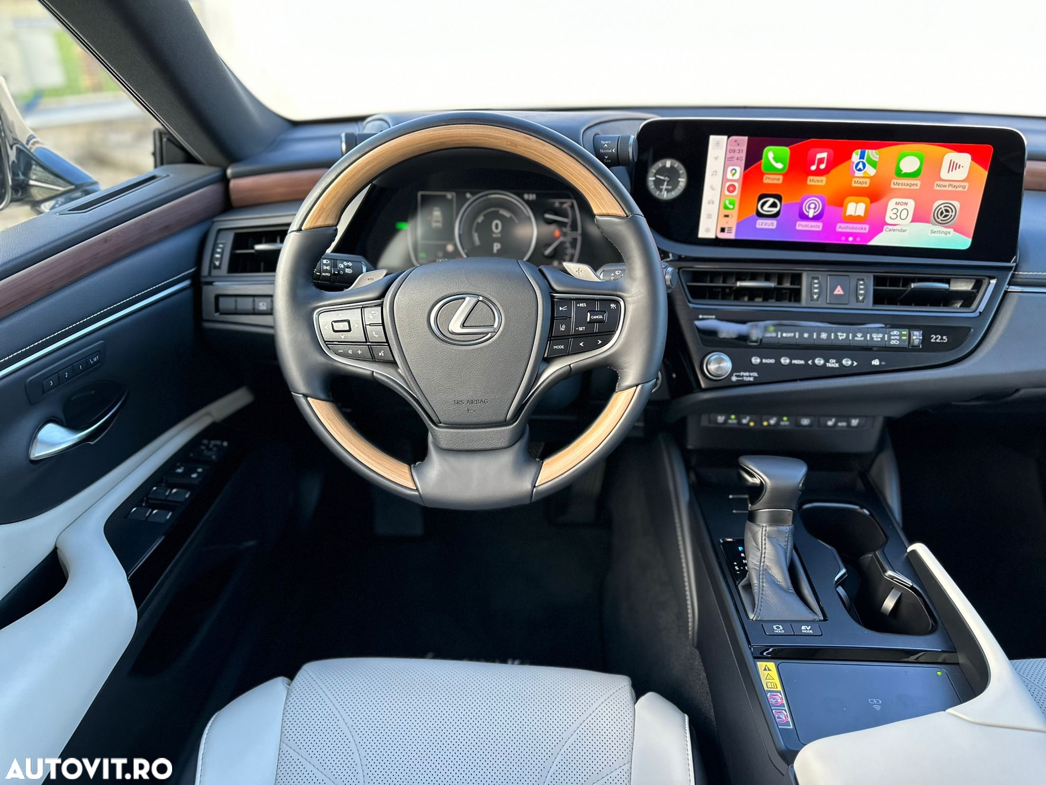 Lexus Seria ES 300h 2.5 TNGA HV 25H- 4X2 CVT Executive - 19