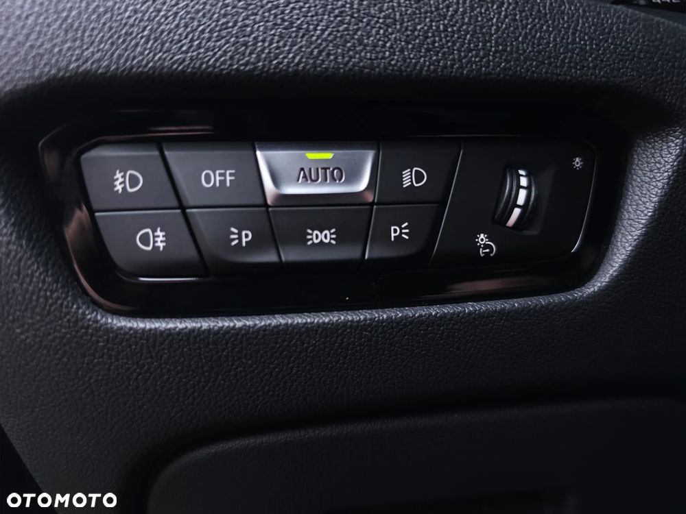 BMW Seria 3 320d xDrive Edition M Sport Shadow - 28