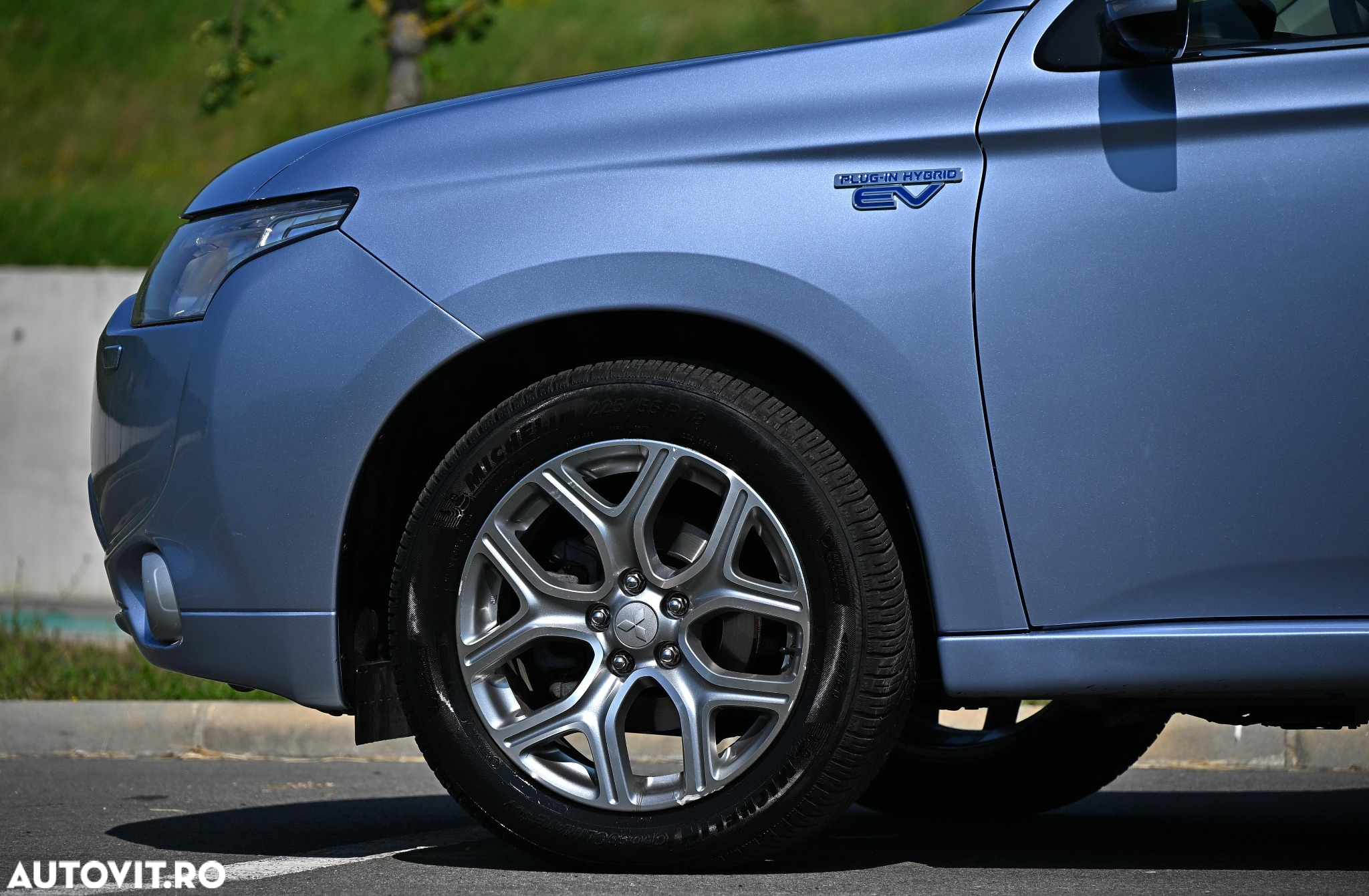 Mitsubishi Outlander 2.0 4WD Plug-In Hybrid - 9
