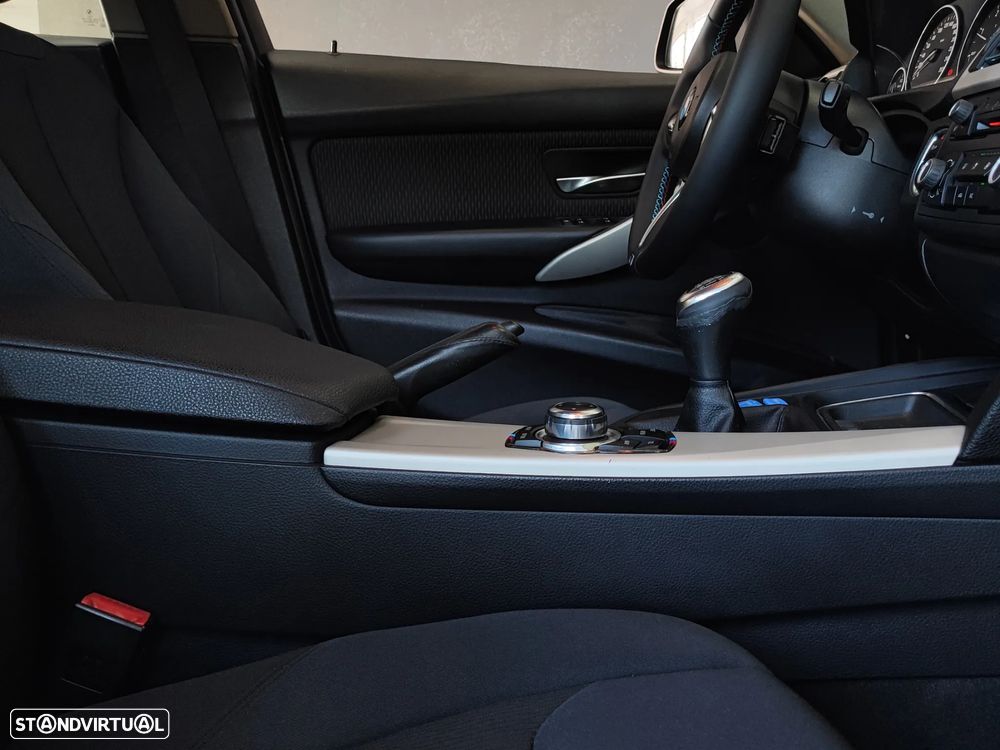 BMW 318 d DPF Edition Sport - 38