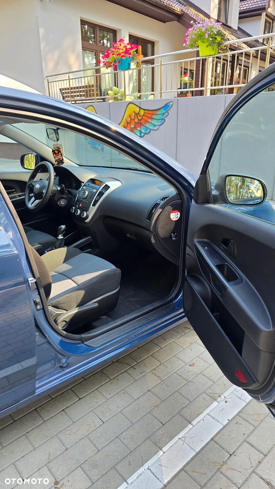 Kia Ceed 1.6 CRDi 90 ISG Vision - 8