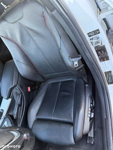 BMW Seria 3 328i Sport Line - 13