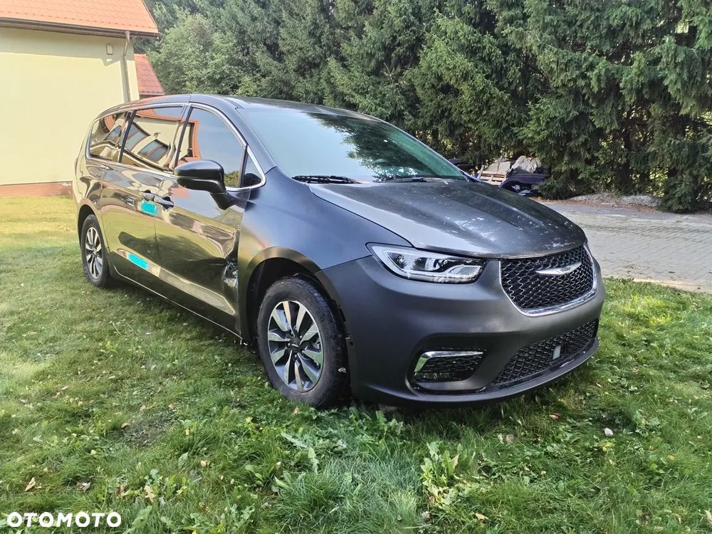 Chrysler Pacifica - 3