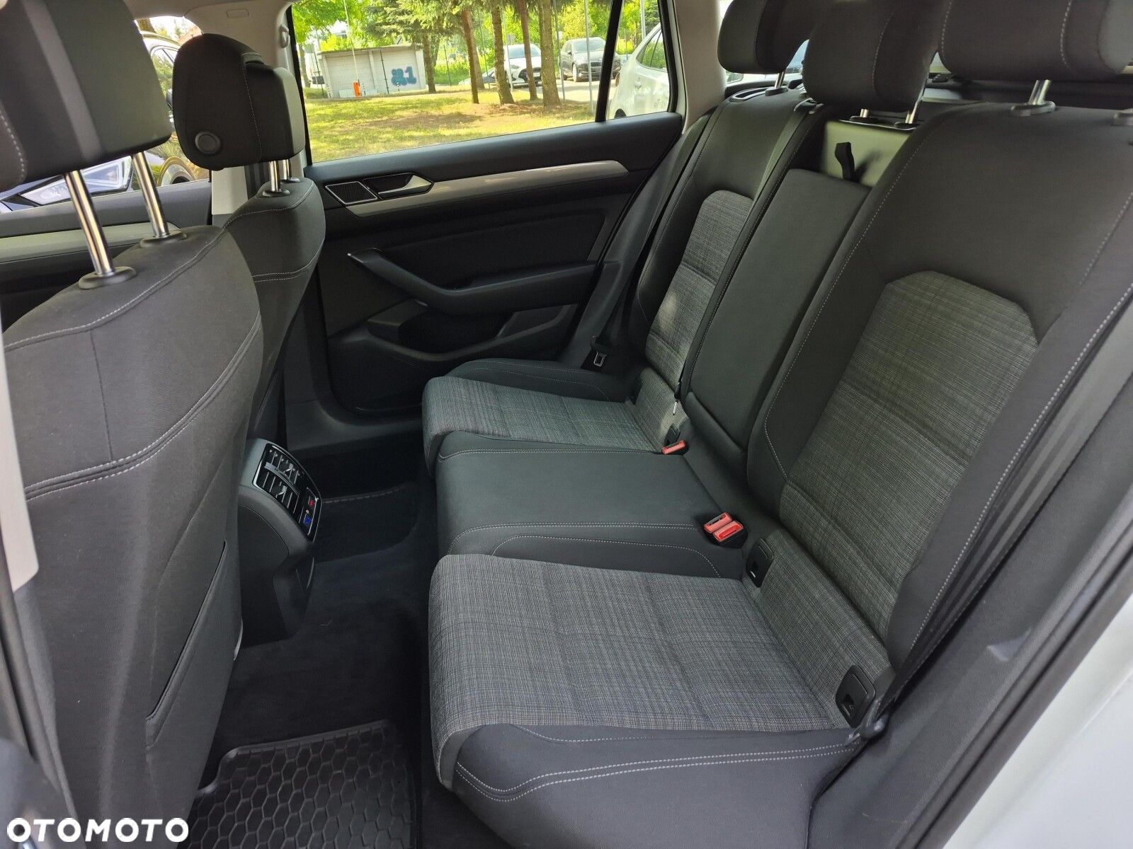 Volkswagen Passat 2.0 TDI Business DSG - 13