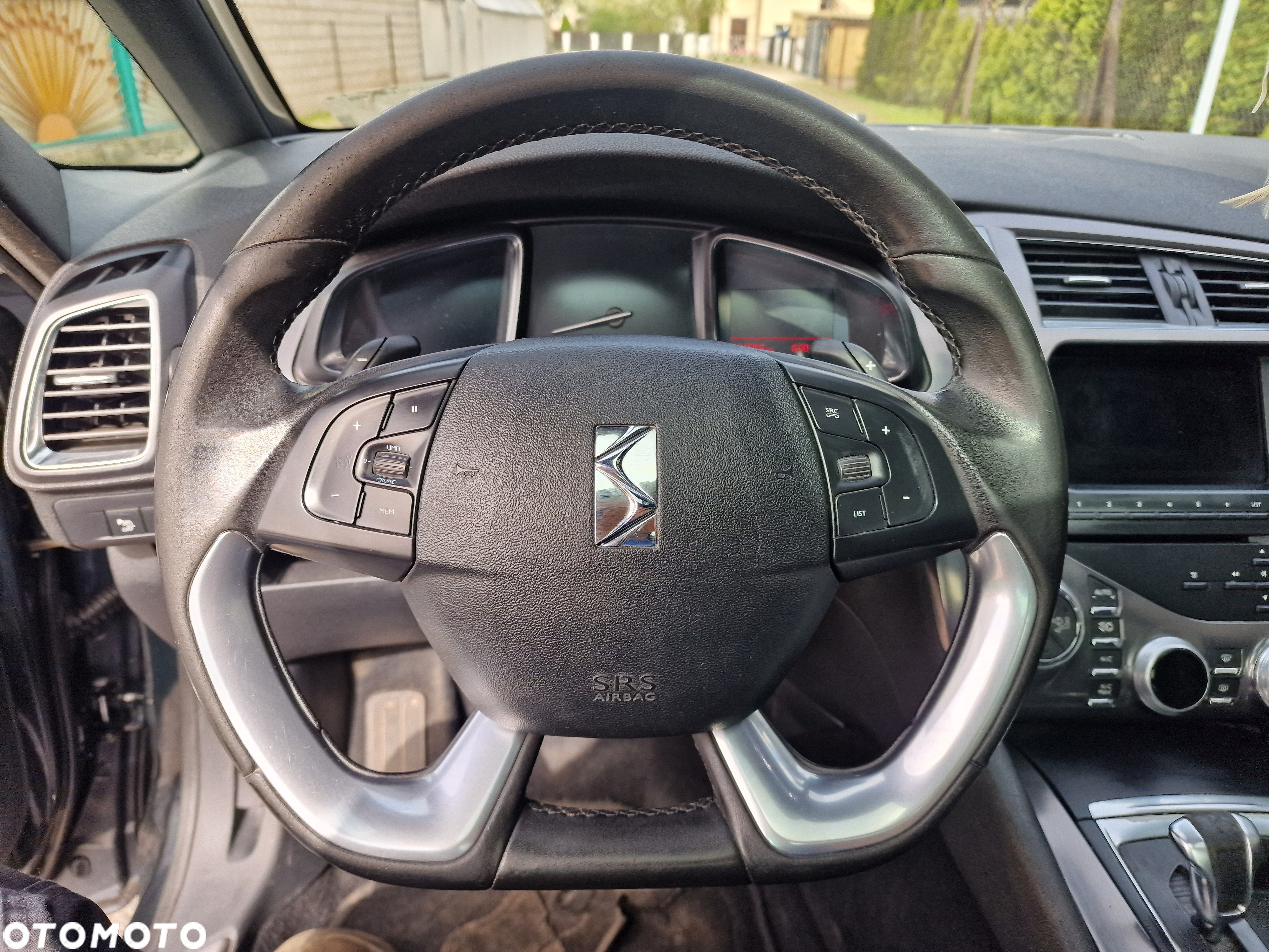 Citroën DS5 e-HDi 115 EGS6 SoChic - 33