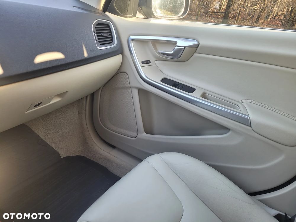 Volvo S60 D3 Geartronic Summum - 9