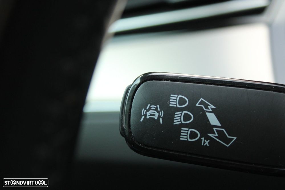 VW Passat Variant 1.6 TDI Highline DSG - 29