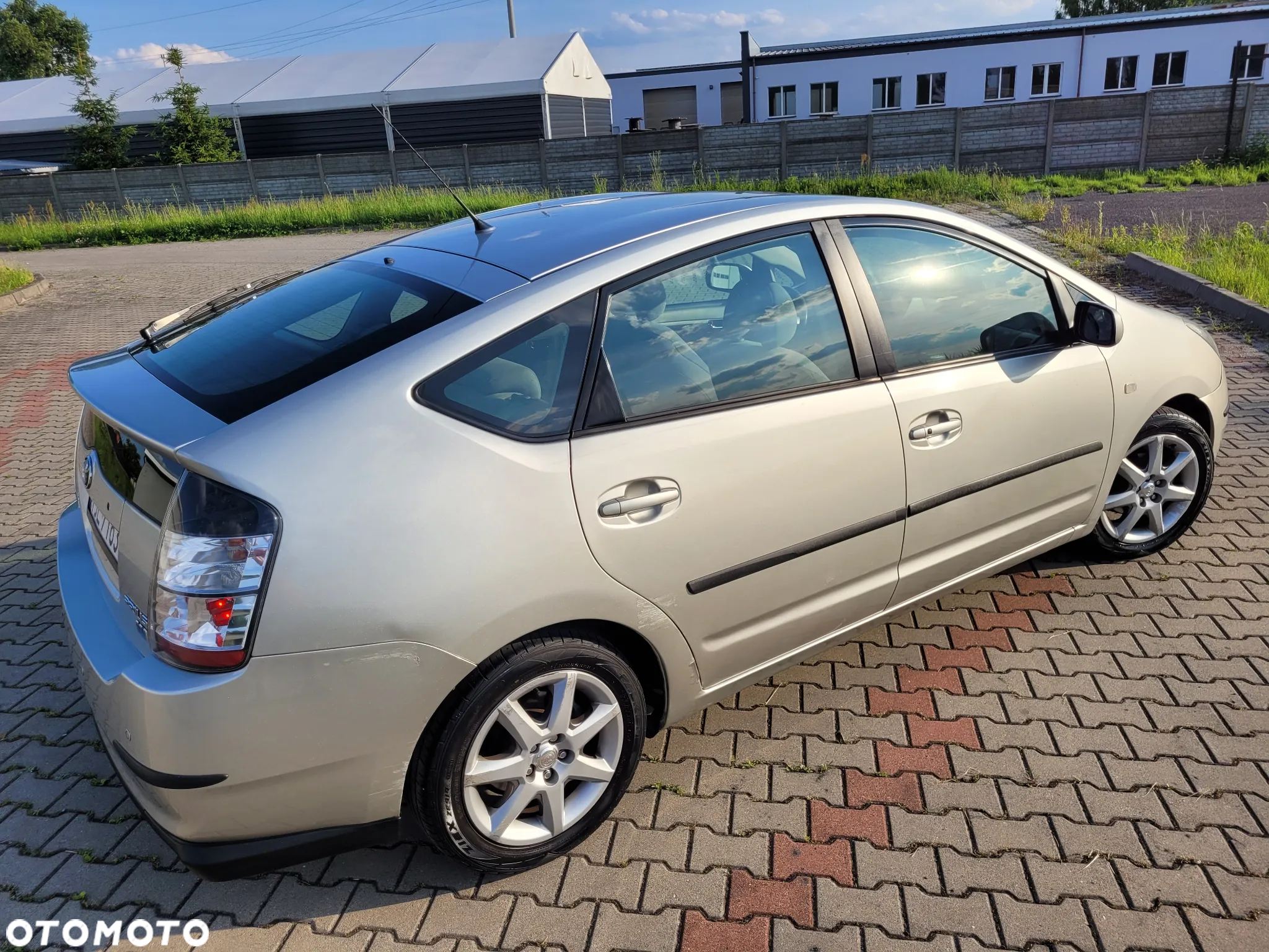 Toyota Prius (Hybrid) - 10
