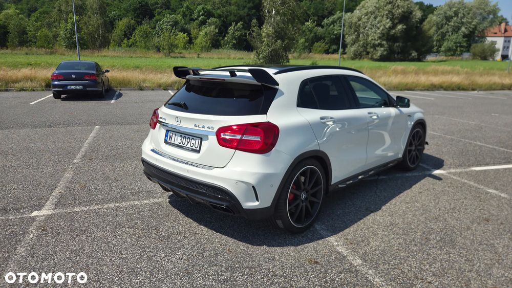Mercedes-Benz GLA - 4