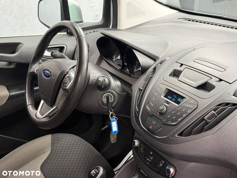 Ford Tourneo Courier - 12